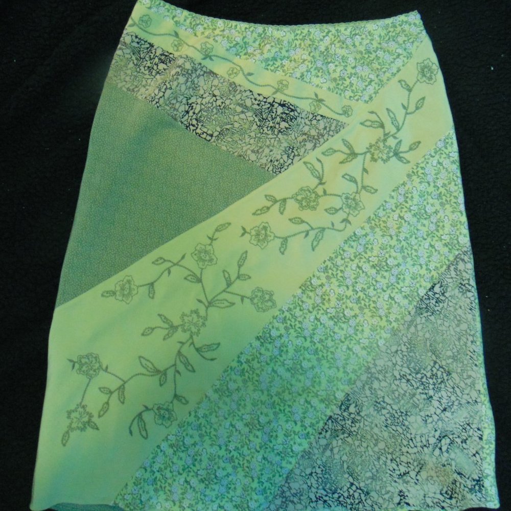 Patchwork embroidered floral green A-line skirt.